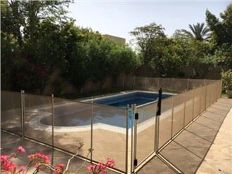 Bezpečnostní západka na bazén